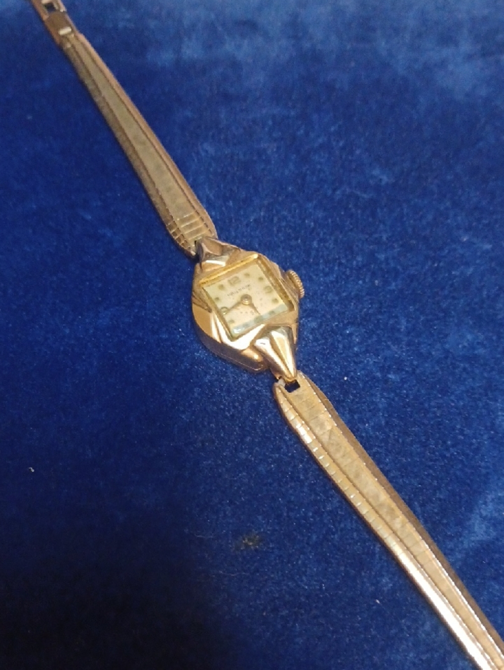 14 Kt Yellow Gold Vintage Womens  Watch